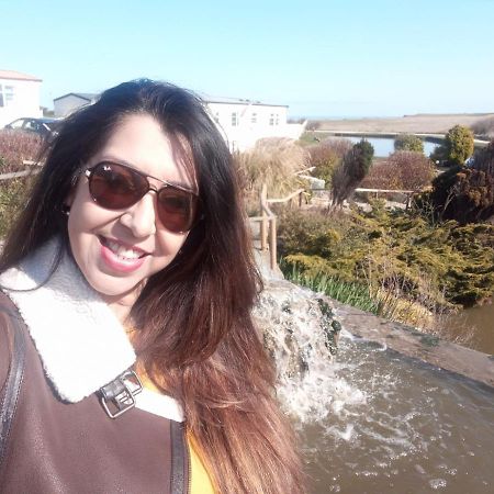 Yoshi'S Happy Holiday Stay-Cation Kingston upon Hull Exteriör bild