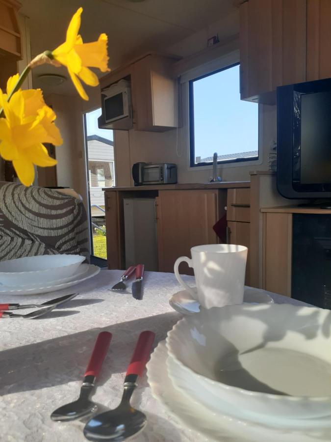 Yoshi'S Happy Holiday Stay-Cation Kingston upon Hull Exteriör bild