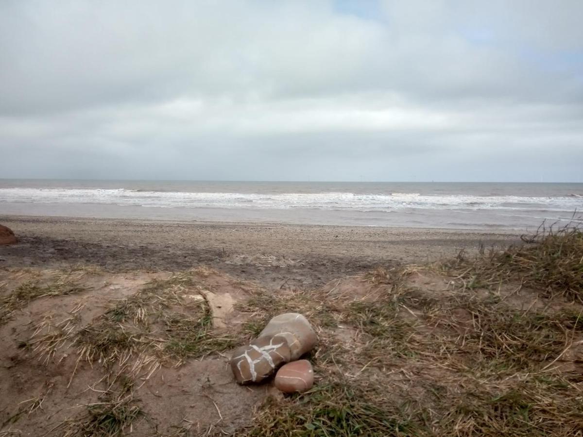 Yoshi'S Happy Holiday Stay-Cation Kingston upon Hull Exteriör bild