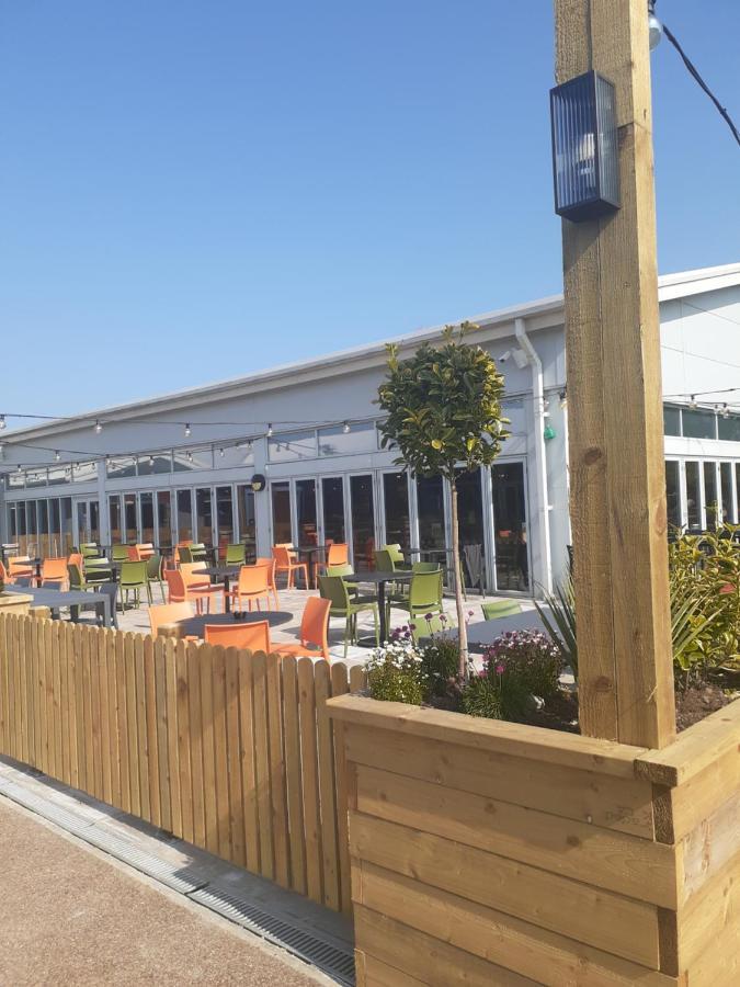 Yoshi'S Happy Holiday Stay-Cation Kingston upon Hull Exteriör bild