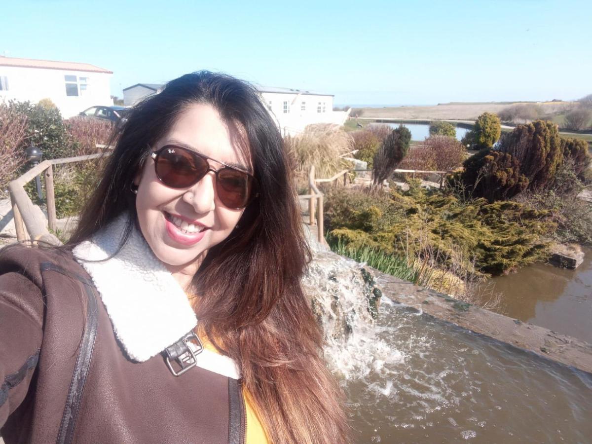 Yoshi'S Happy Holiday Stay-Cation Kingston upon Hull Exteriör bild